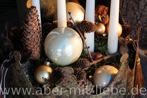 adventskranz krone, adventsgesteck metallkrone, krone als adventsgesteck, adventskranz gold