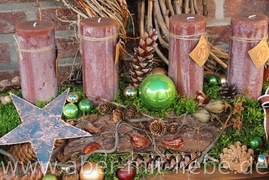 adventsfries, adventskranz, adventsgesteck, natürliche adventsdeko, adventsfries aus naturmaterialien