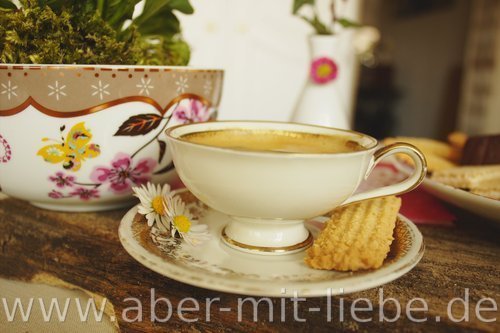 Tischdeko Ostern, Sammeltasse, G&aum;nseblümchen, Bellis