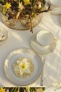 Tischdeko Frühling, Narzissen in Glasschale, Äste, Eier, Retroporzellan, Tellerdeko Narzisse