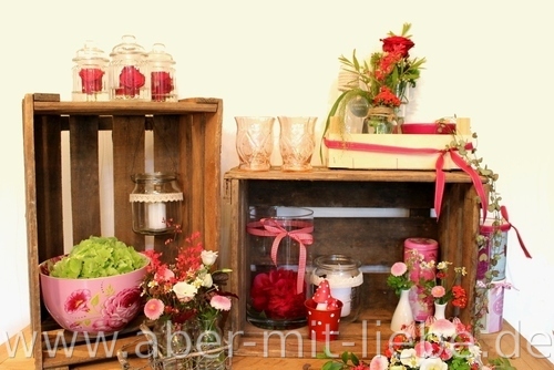 Tischdeko Hochzeit, Hochzeitsdeko Idee, rosa, pink, rot, Holzkiste, Pfingstrose, Hortensie