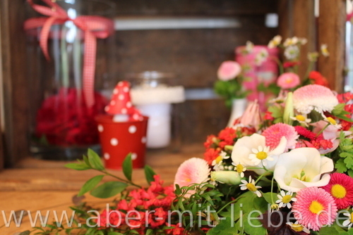 Hochzeitsdekoration, Tischdeko Idee, Gesteck in Rottönen, Pink, rosa, Pfingstrose, Windlicht