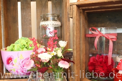 Tischdeko Pfingstrose, Hochzeit Deko, Kiste, Holzkiste, rote Rosen, Hortensie