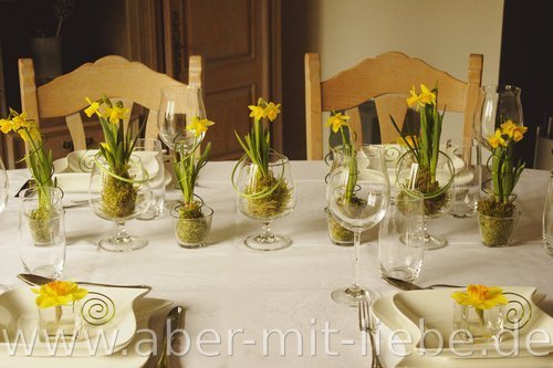 Tischdeko Frühling, Tischdekoration Frühling, Narzisse, Narzissen, Cognacglas, Cognacgläser, Draht