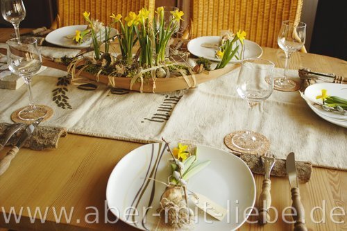 Tischdeko Frühling, rustikal, Cocosblatt bepflanzt, Narzissen, Tellerdeko, Narzissenzwiebel