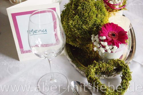 Tischdeko, Tischdekoration, Hochzeit, pinke Gerbera, Schleierkraut, Porzellantasse, Moos, Mooskugel, Moosherz