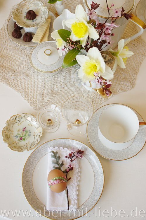 Tischdeko Ostern, Tischdekoration Ostern, Vintage Dekoration, Tellerdeko, Narzissen, Kirschblüten, Glanzbild