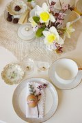 Tischdeko Ostern, Tischdekoration Ostern, Vintage Dekoration, Tellerdeko, Narzissen, Kirschblüten, Glanzbild